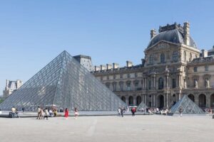 2 & 4 Days Paris Golden Pass with Hop-On Hop-Off Seine River Boat - Louvre and Musée d’Orsay: the big-ticket focus with fewer line headaches