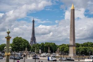 Classical and Monumental Paris Tour along the Seine River - Starting at Place de la Concorde: The History of Terror, Without the Confusion