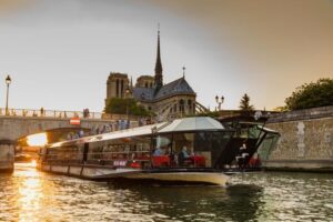 Paris: 4-Course Dinner Cruise on Seine River with Live Music - Getting to Port de la Conférence near Alma Bridge (and how to avoid stress)