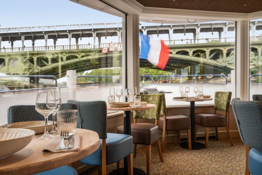 Paris: Romantic Cruise with 3-course Dinner on Seine River - Should you book this Paris Seine dinner cruise?