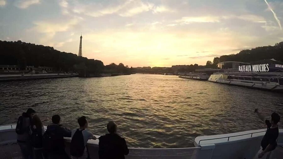 Paris : Scenic Cruise on the Seine River with Champagne - Price and value: does $68 per group up to 2 make sense?