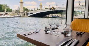Paris: Seine River Bistronomic Dinner Cruise - Seine night sights: where the landmarks shine (and where they’re harder)