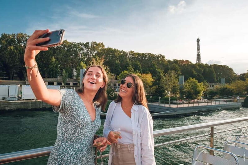 Paris: Seine River Cruise with a Live Guide - Île de la Cité and Notre-Dame: The Most Emotionally Charged Stop