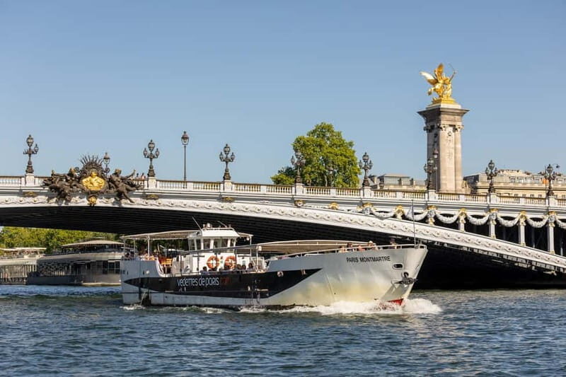 Paris: Seine River Cruise with a Live Guide - Hôtel de Ville and the Louvre Corridor: Big Names, Straight Views