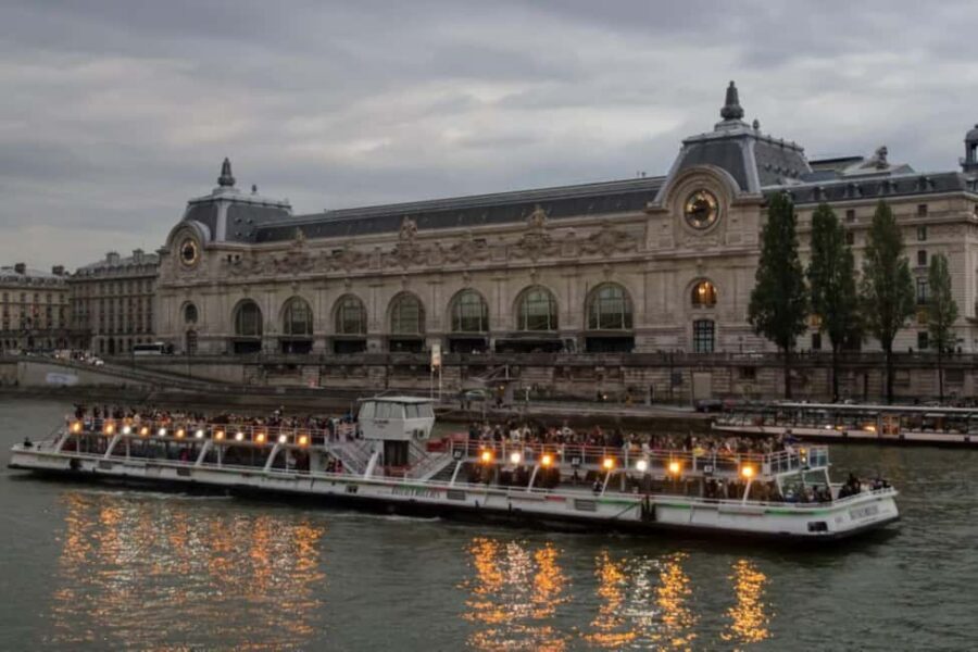Paris: Seine River Cruise with Meringue or Hot Chocolate - The Seine route: Eiffel Tower, Notre-Dame, and the Louvre by water