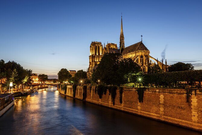 Paris Seine River Dinner Cruise with Champagne and Window Seating - FAQ