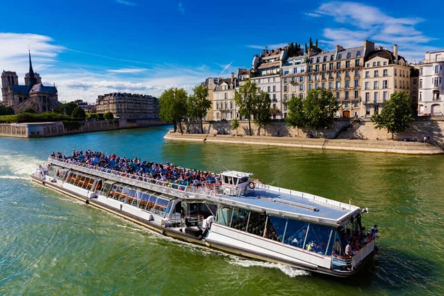 Paris: Seine River Sightseeing Cruise by Bateaux Mouches - Louvre and Notre-Dame from the water: big landmarks, easier angles