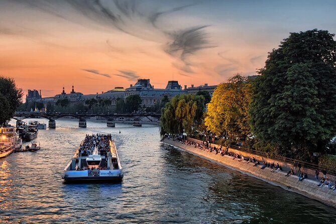 Seine River Cruise with Commentary 1 Hour - Key things to know before you board